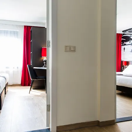 Western Amsterdam Airport Hotel 4*